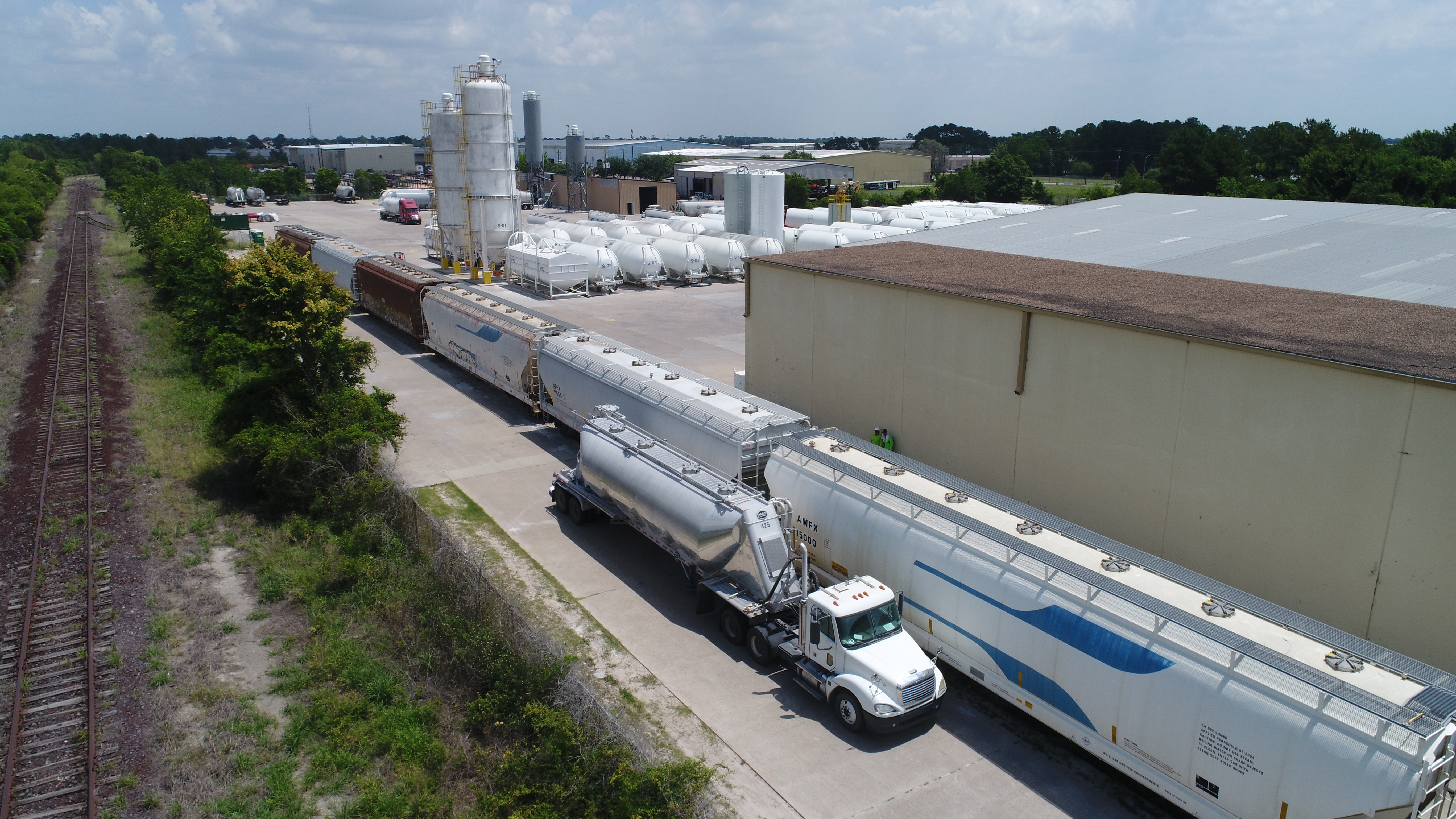 What Is Dry Bulk Transloading and When Does It Make Sense for Your Operation